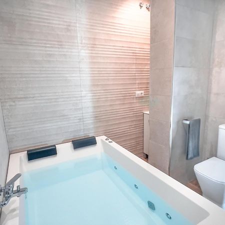 Acogedor Estudio En Triana Con Jacuzzi Y Wifi Séville Extérieur photo