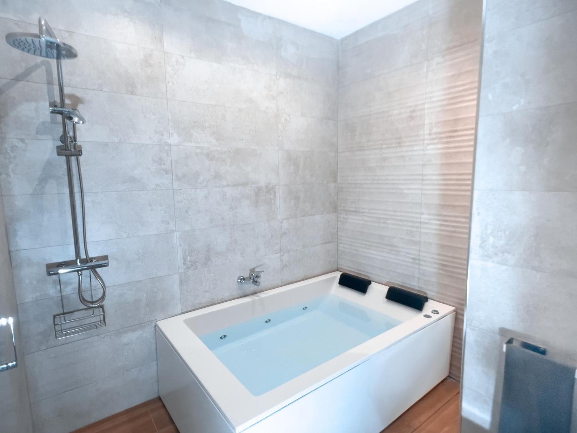 Acogedor Estudio En Triana Con Jacuzzi Y Wifi Séville Extérieur photo